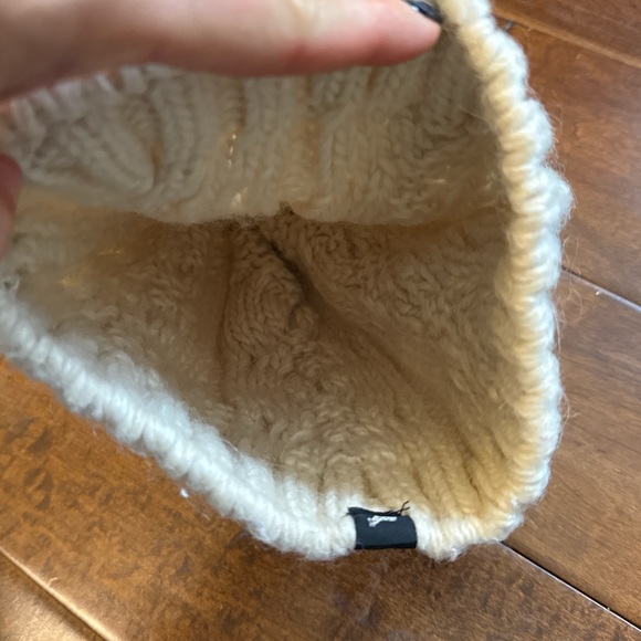 Echo Cream cable knit beanie with pom pom. Gently Preloved. Beanie. - Picture 6 of 6